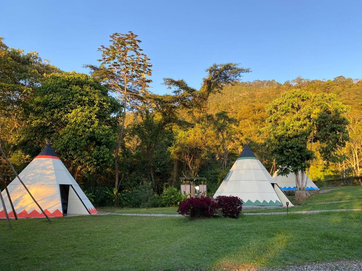 ホテル Bosque De Aventura & Glamping Refugio Del Bosque ラ・メサ エクステリア 写真