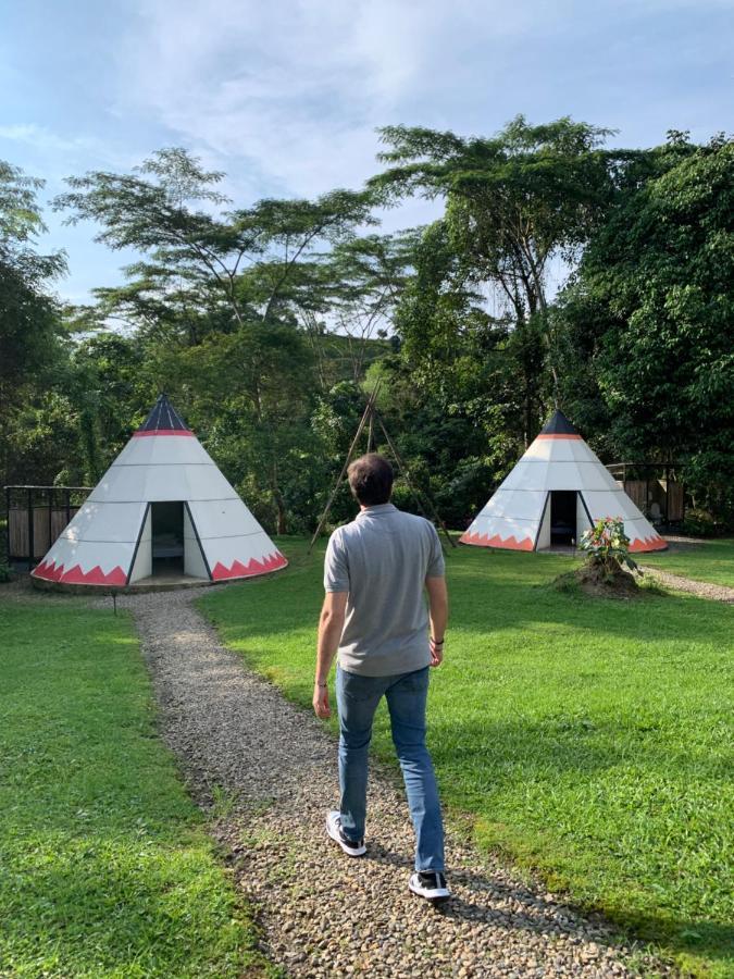 ホテル Bosque De Aventura & Glamping Refugio Del Bosque ラ・メサ エクステリア 写真